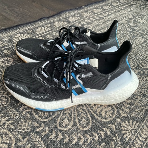 WOMEN'S ADIDAS ULTRA BOOST 22 X PARLEY Size 8.5 - Picture 5 of 8